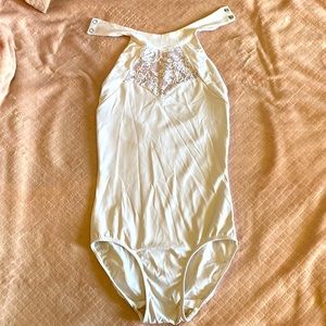 Small white élevé lace , barley worn